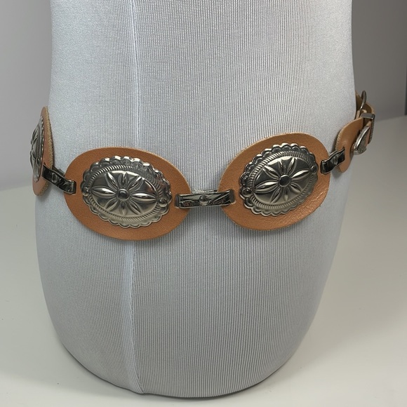 VINTAGE VERMILLION Leather bohemian cowboy belt, Size M - Picture 4 of 10